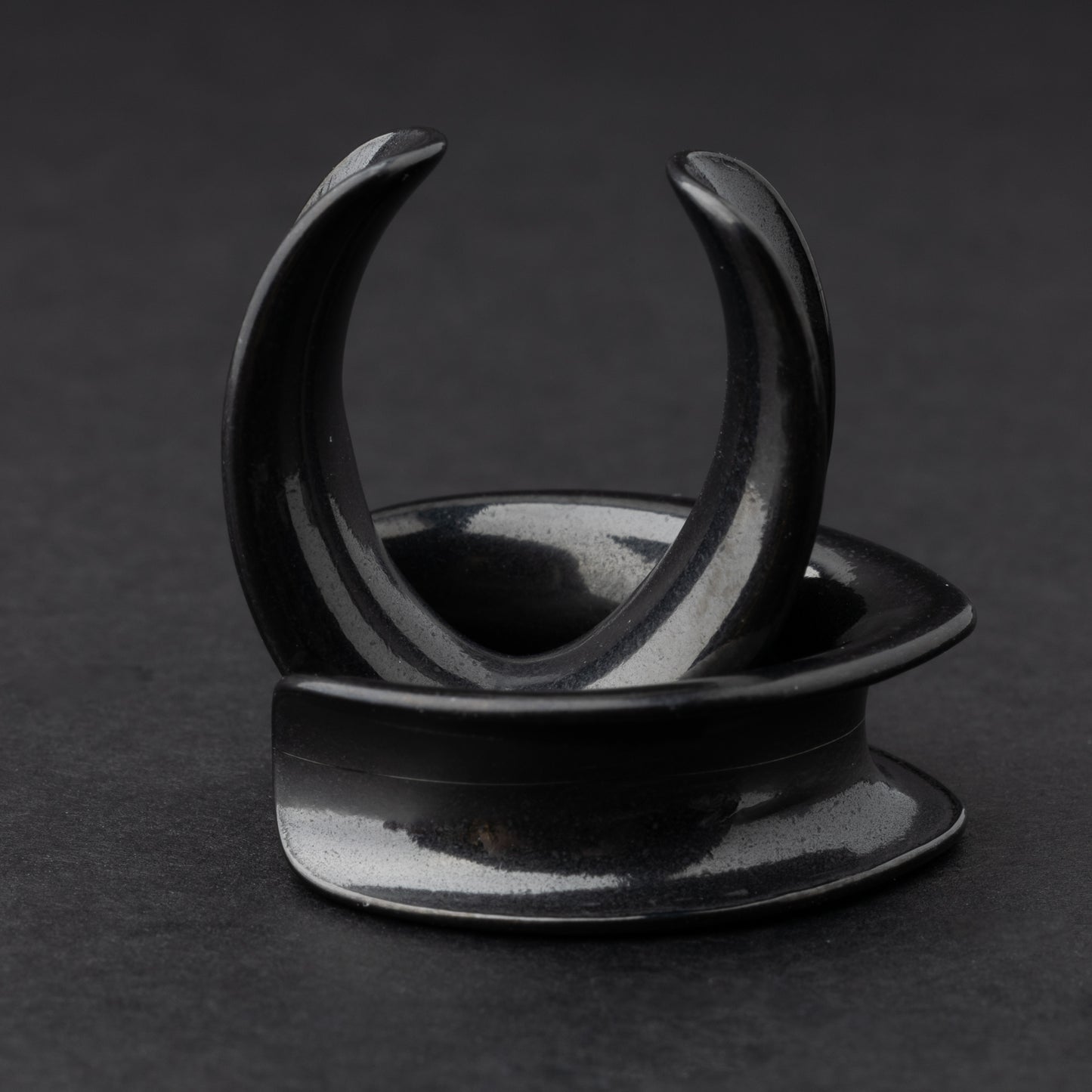 V Shaped Saddle Plugs