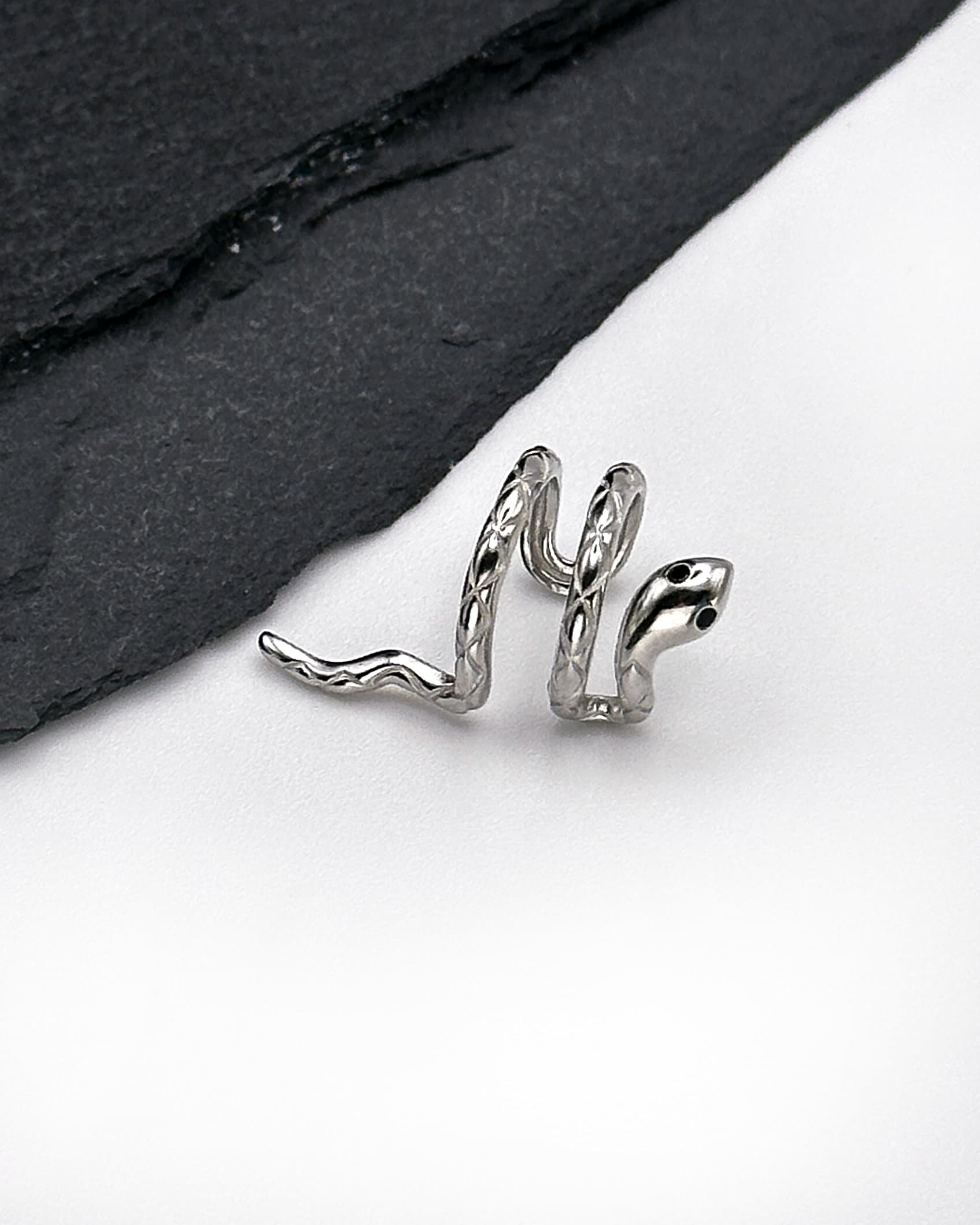 Snake Ear Cuff, 925 Sterling Silver Ear Cuff, No piercing wrap around cuff 18k Gold Plated, Minimal Snake Earring, Ear Design