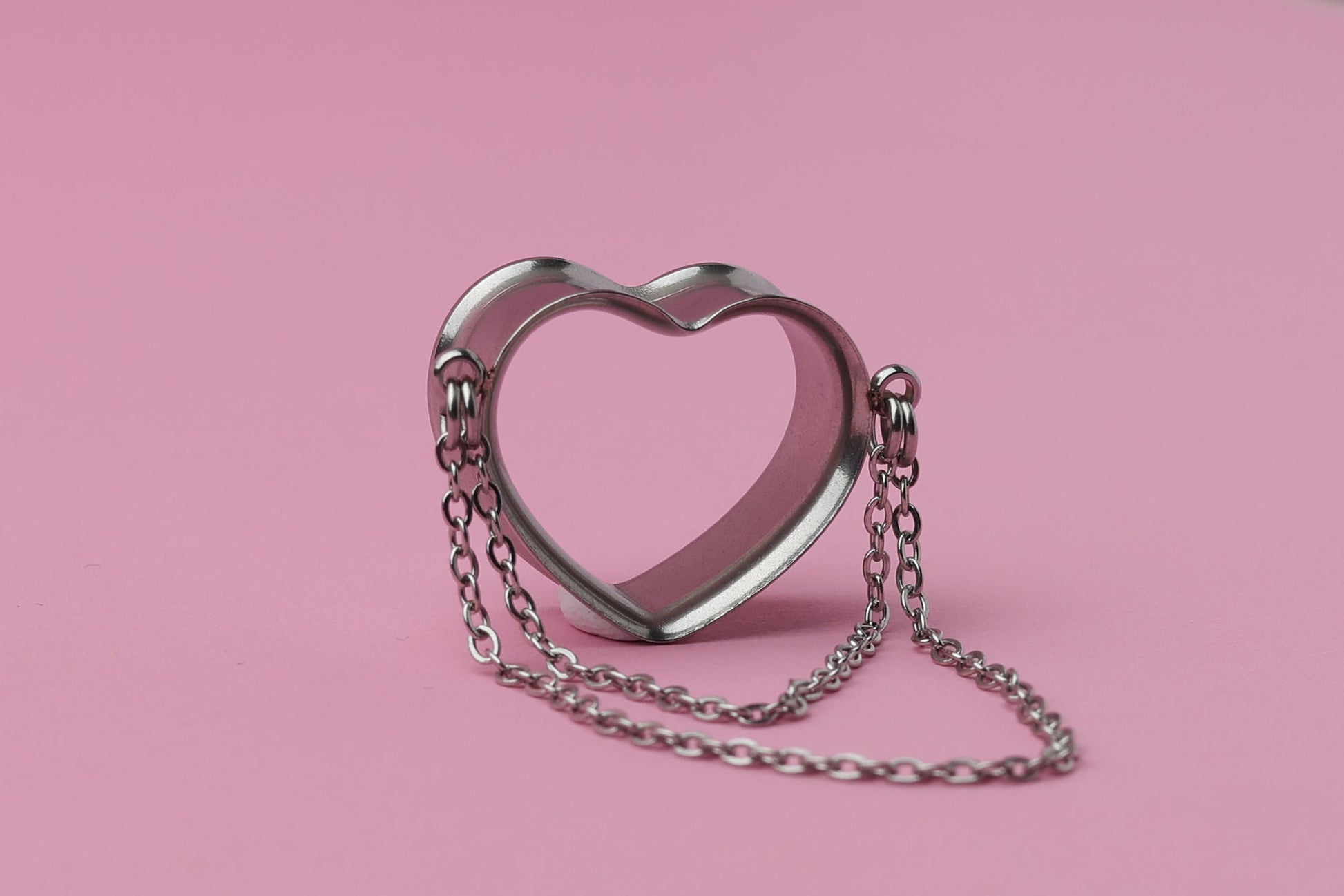 Pair of Heart Tunnels for Gauges with Chains. Plugs and Tunnels, in 0G to 1" sizes.