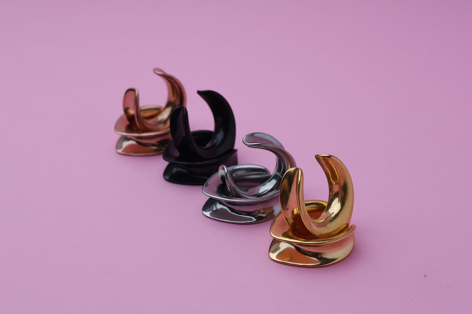 V Shaped Saddle Horseshoe Shaped Ear Saddle Hanger, Minimal Style Gauges, Plugs and Tunnels, Jewelry for Stretched Ears in 316L Steel