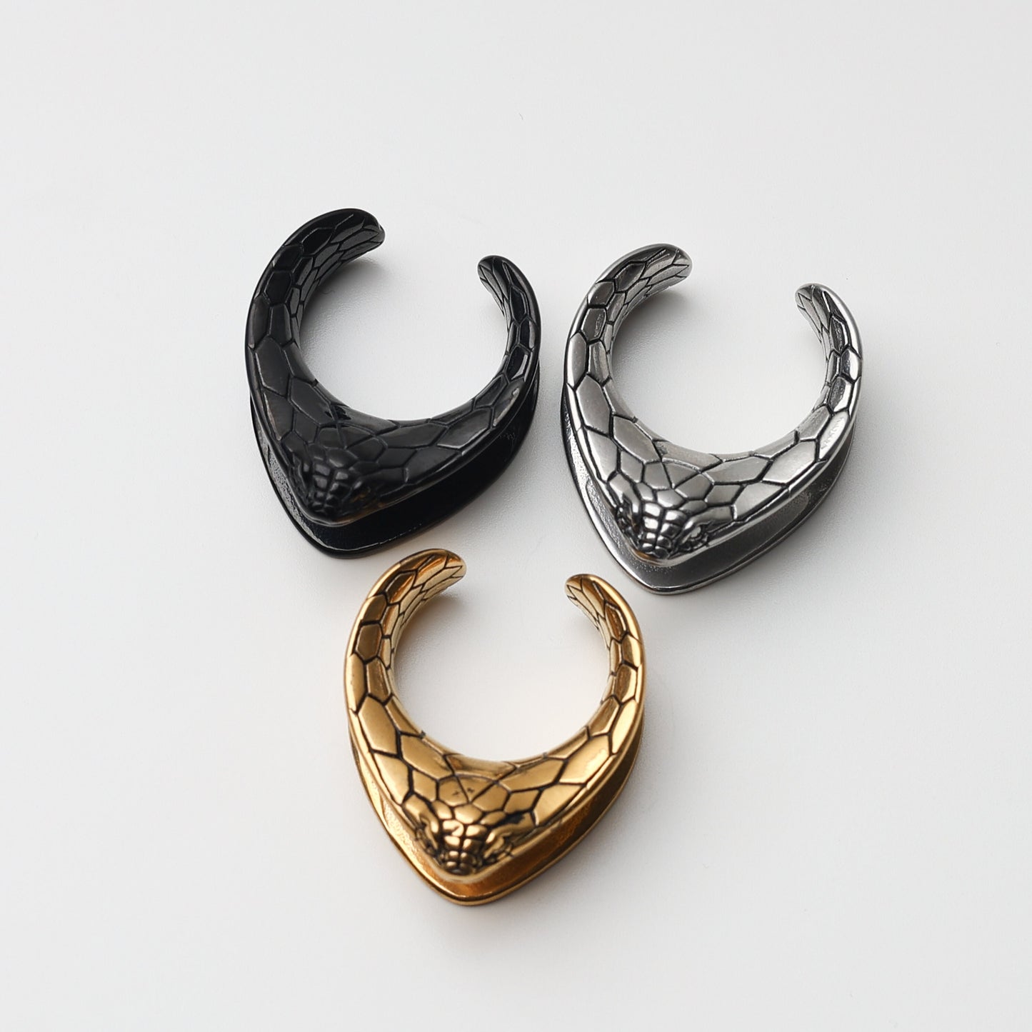 Pair of 19mm V-Shaped Ear Tunnels with Snake Design - Plugs and Tunnels - Ear Saddle Hangers for Stretched Ears - Statement Ear Gauges