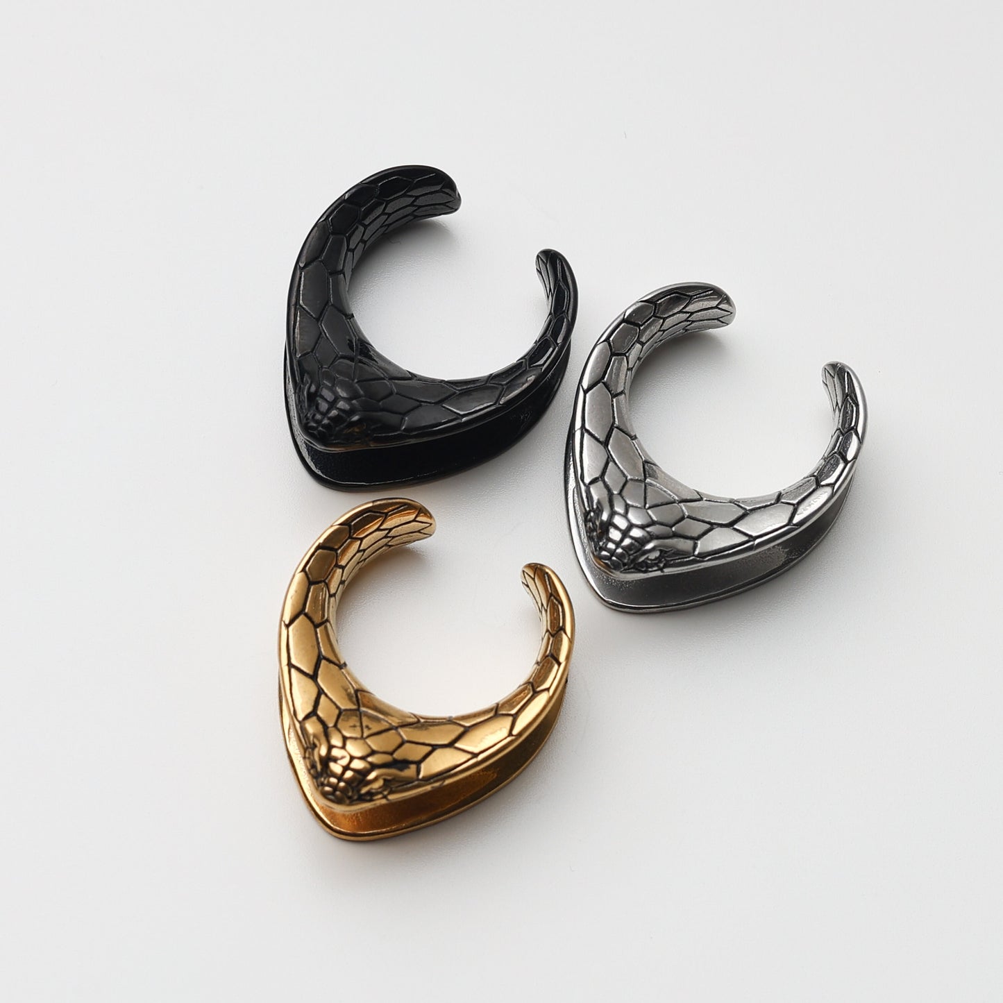 Pair of 19mm V-Shaped Ear Tunnels with Snake Design - Plugs and Tunnels - Ear Saddle Hangers for Stretched Ears - Statement Ear Gauges