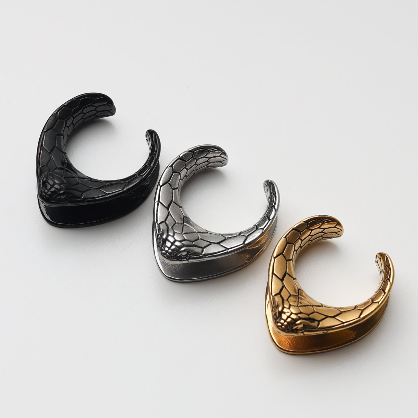 Pair of 19mm V-Shaped Ear Tunnels with Snake Design - Plugs and Tunnels - Ear Saddle Hangers for Stretched Ears - Statement Ear Gauges