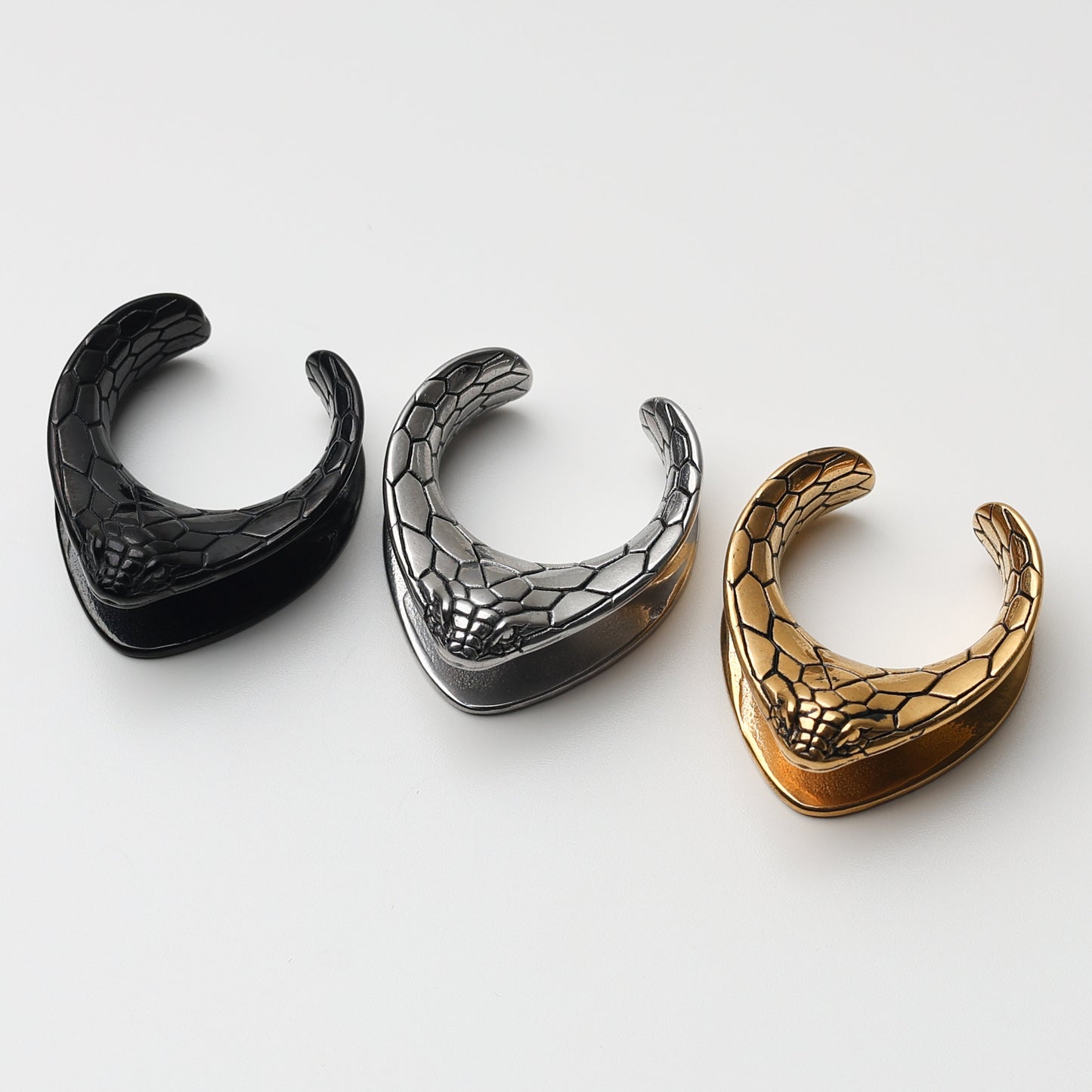 Pair of 19mm V-Shaped Ear Tunnels with Snake Design - Plugs and Tunnels - Ear Saddle Hangers for Stretched Ears - Statement Ear Gauges