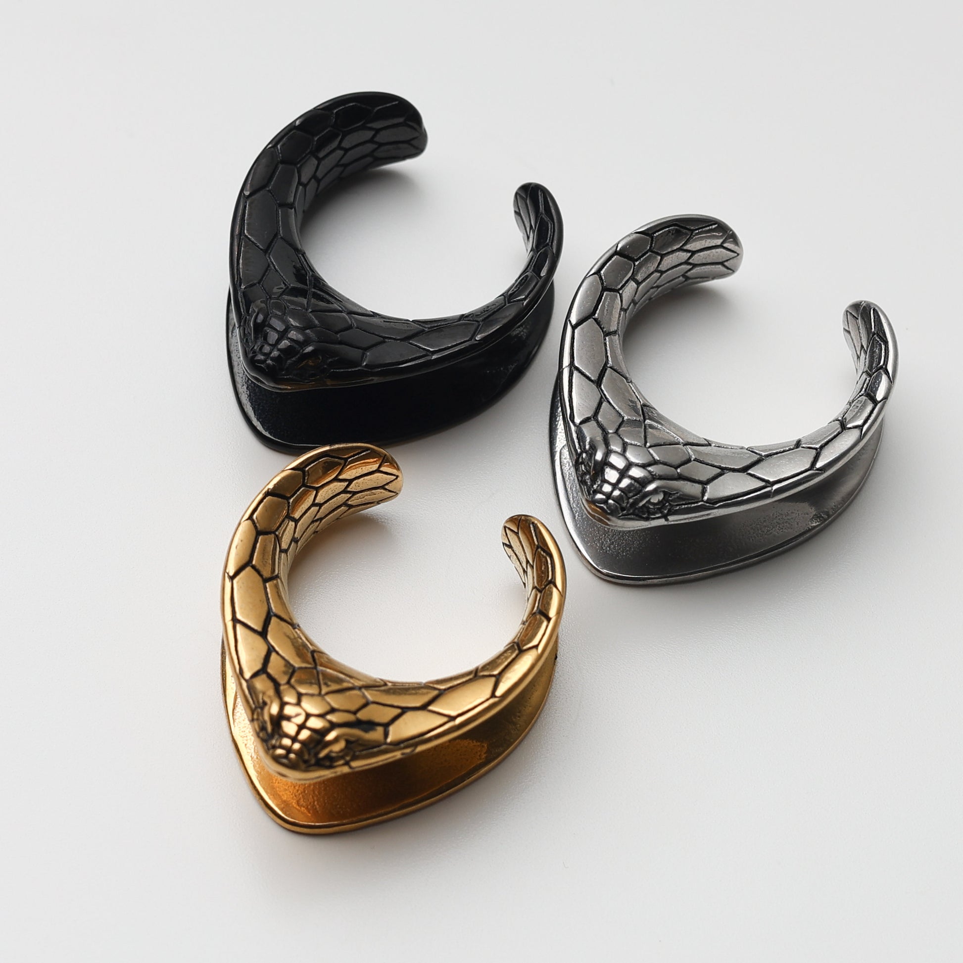 Pair of 19mm V-Shaped Ear Tunnels with Snake Design - Plugs and Tunnels - Ear Saddle Hangers for Stretched Ears - Statement Ear Gauges