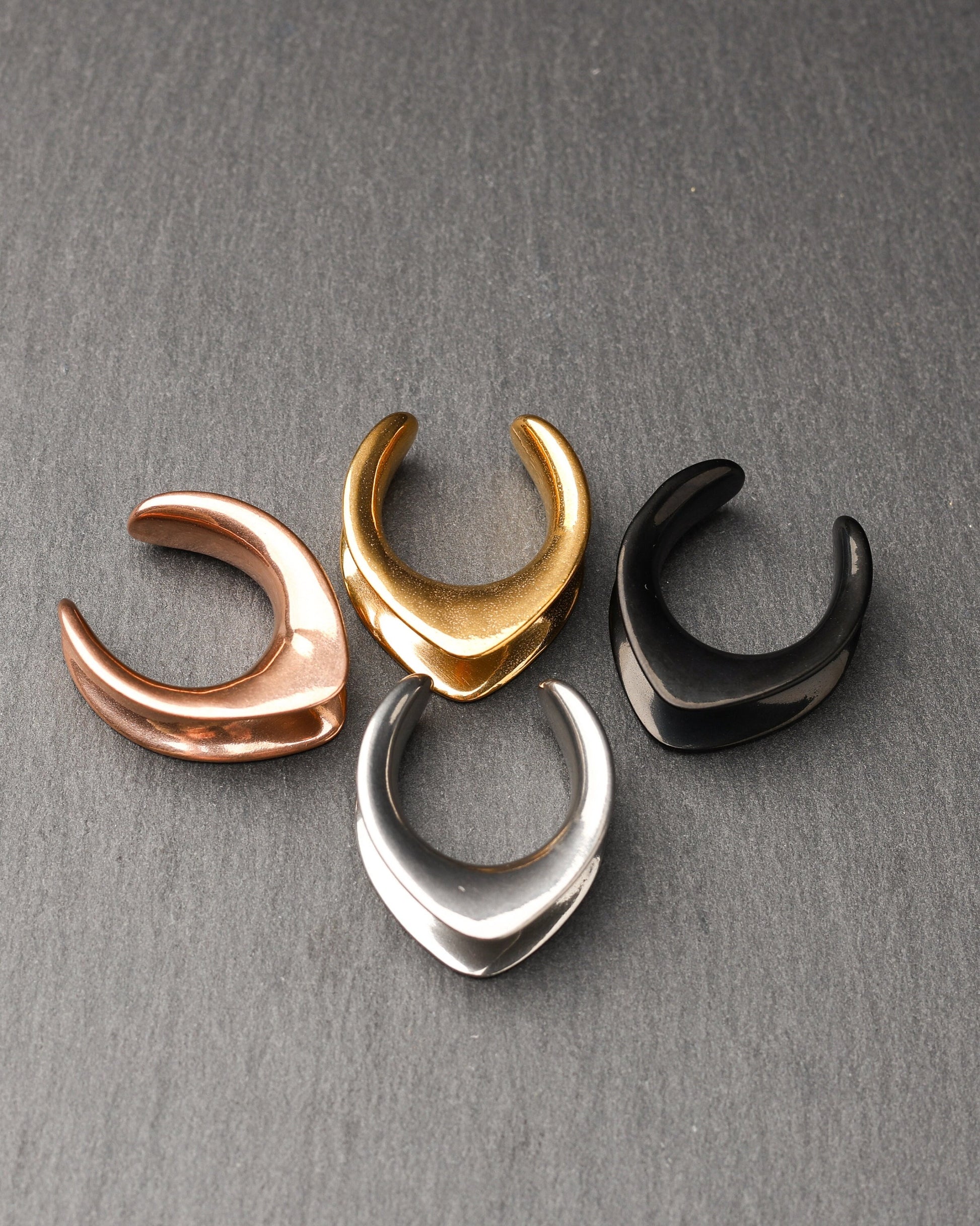 V Shaped Saddle Horseshoe Shaped Ear Saddle Hanger, Minimal Style Gauges, Plugs and Tunnels, Jewelry for Stretched Ears in 316L Steel